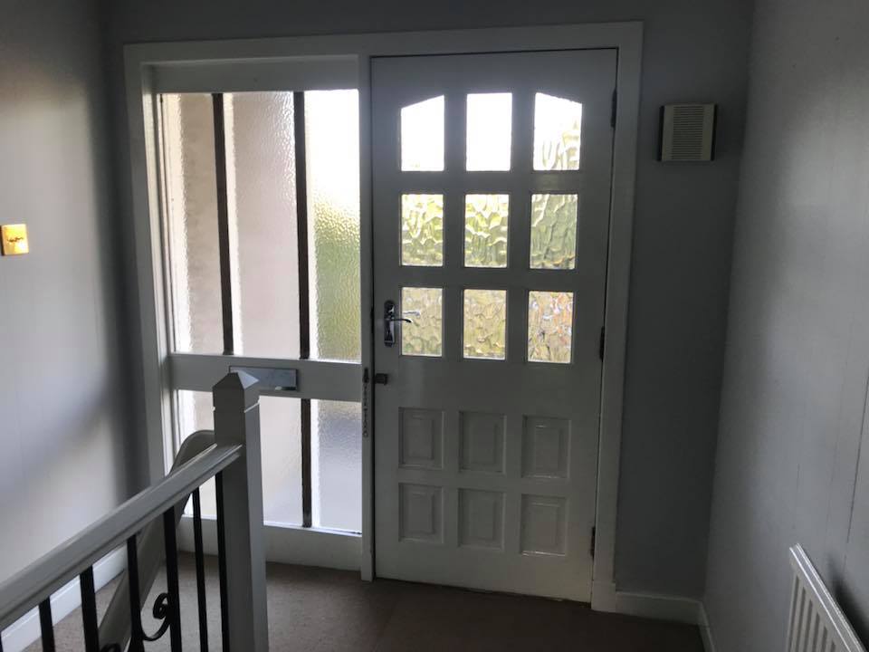 anthracite grey on white Dakota rock door and side screen with satin glass