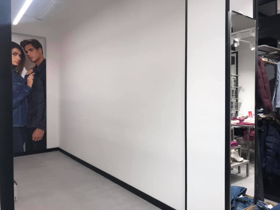 wall mirrors fitted @ GUESS in Livingston Designer Outlet